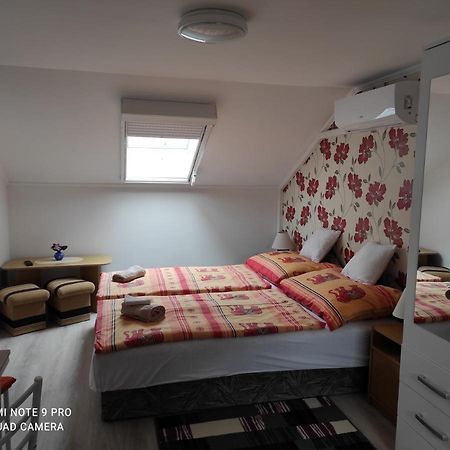 Ferienwohnung Era Apartman Harkan Exterior foto