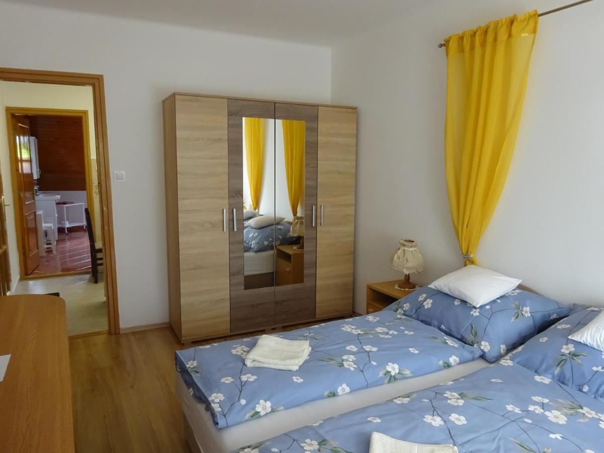 Ferienwohnung Era Apartman Harkan Exterior foto