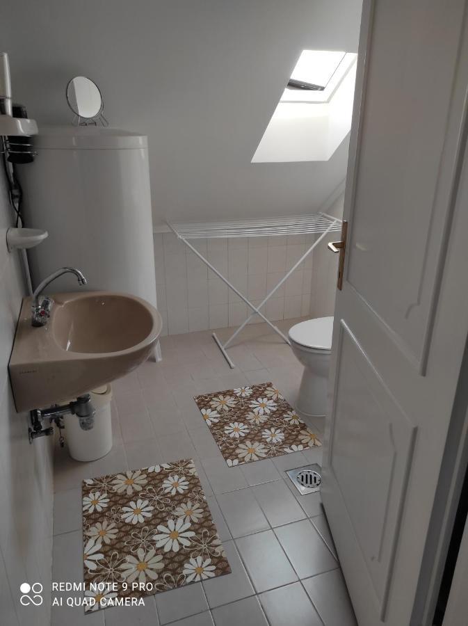 Ferienwohnung Era Apartman Harkan Exterior foto