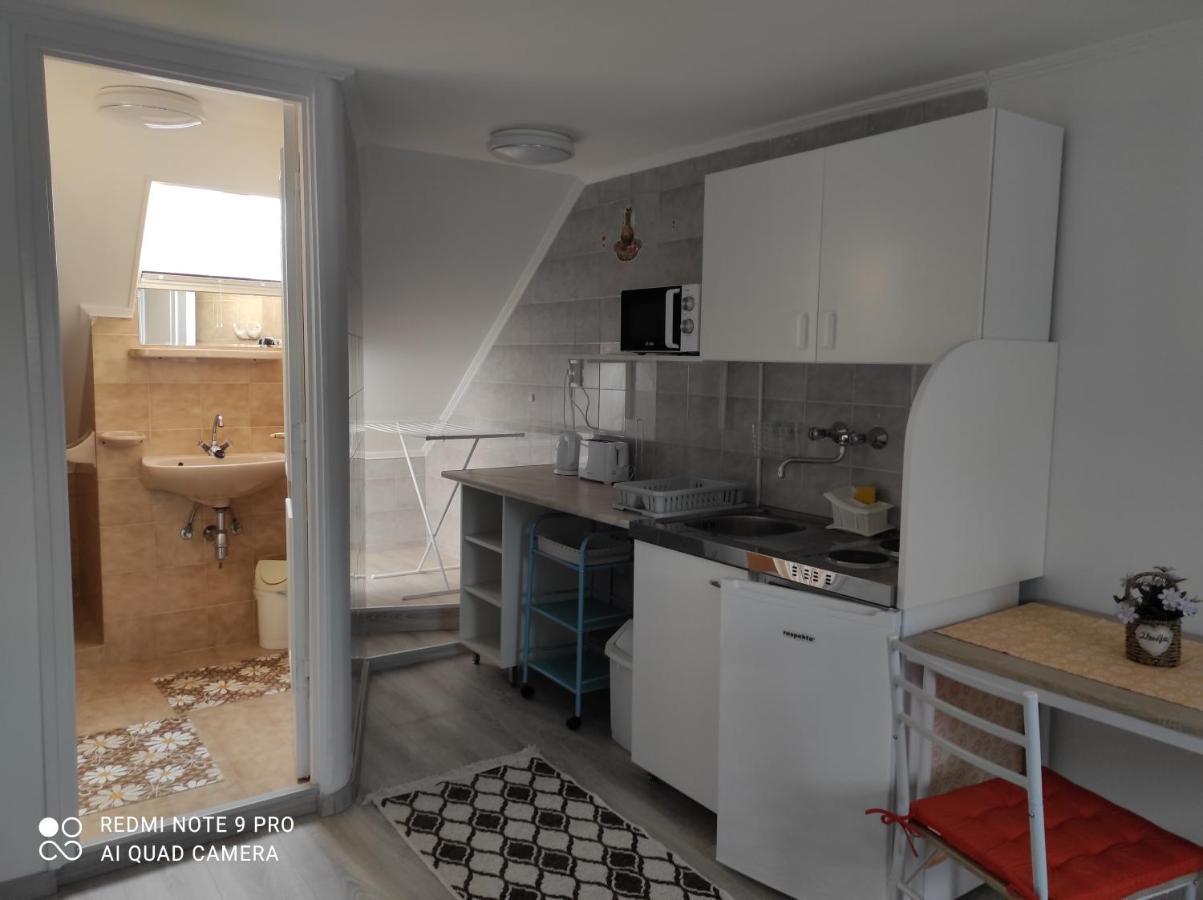 Ferienwohnung Era Apartman Harkan Exterior foto