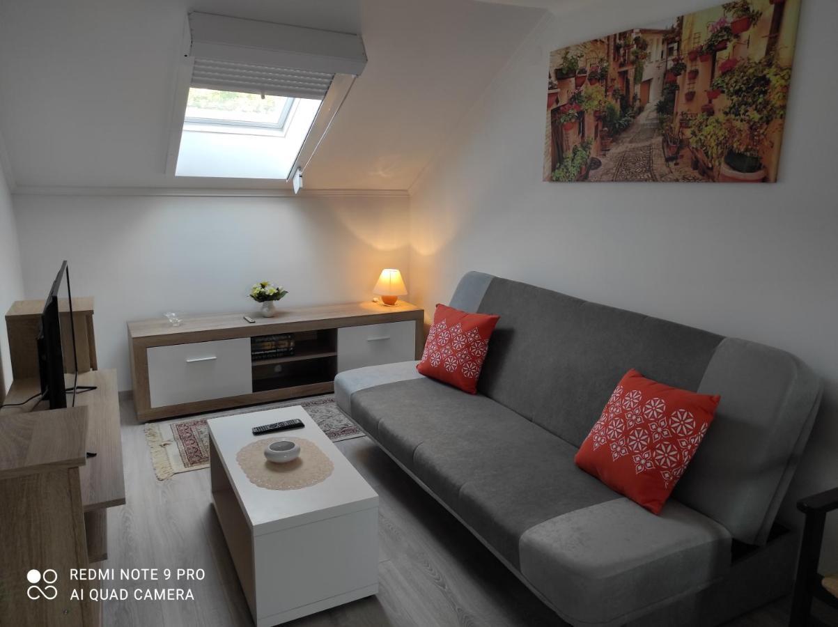 Ferienwohnung Era Apartman Harkan Exterior foto