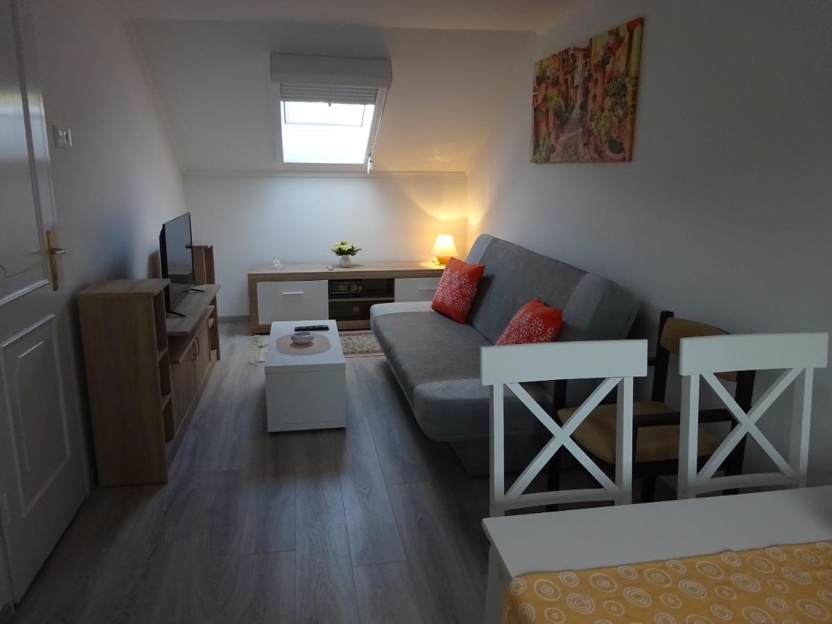 Ferienwohnung Era Apartman Harkan Exterior foto