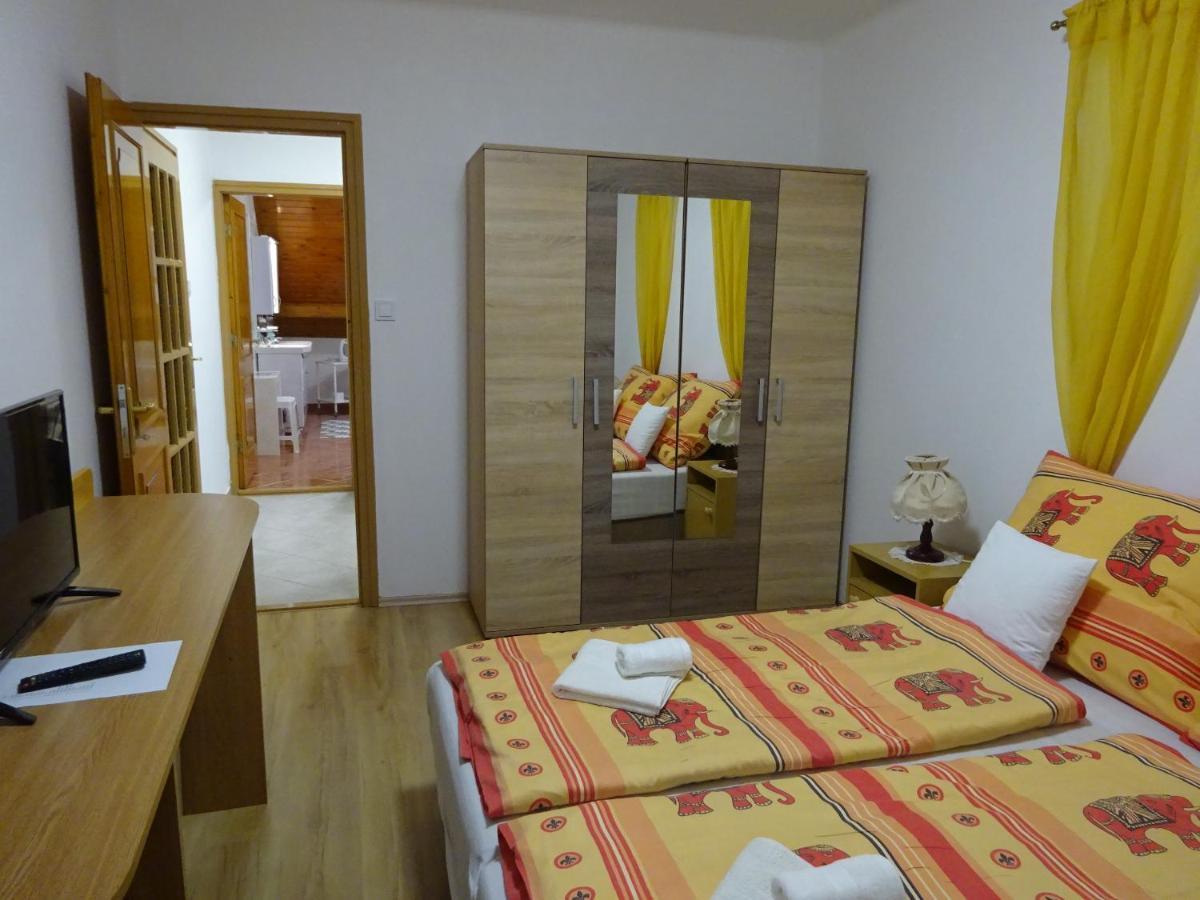 Ferienwohnung Era Apartman Harkan Exterior foto