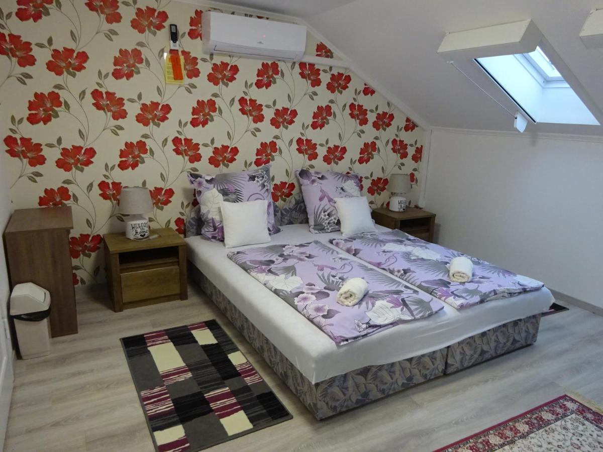 Ferienwohnung Era Apartman Harkan Exterior foto