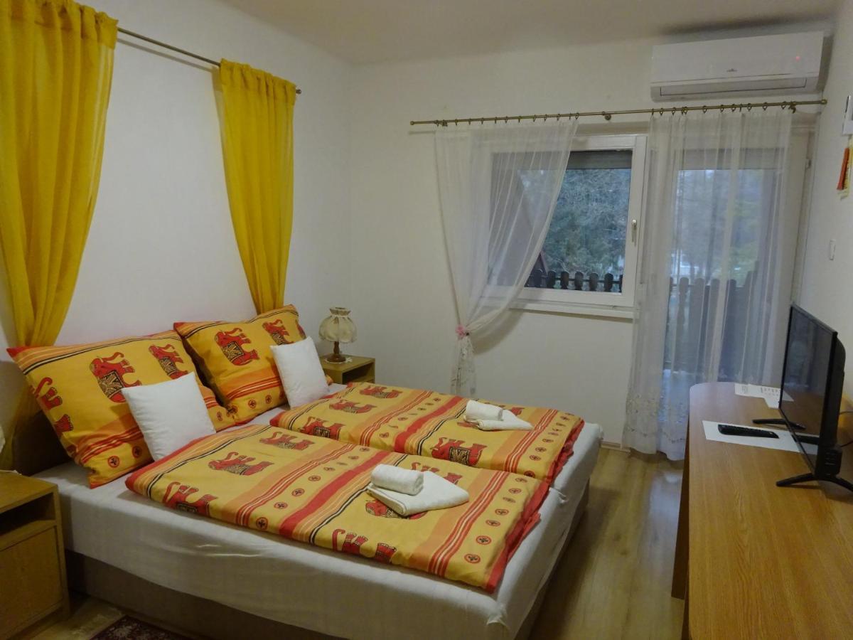 Ferienwohnung Era Apartman Harkan Exterior foto