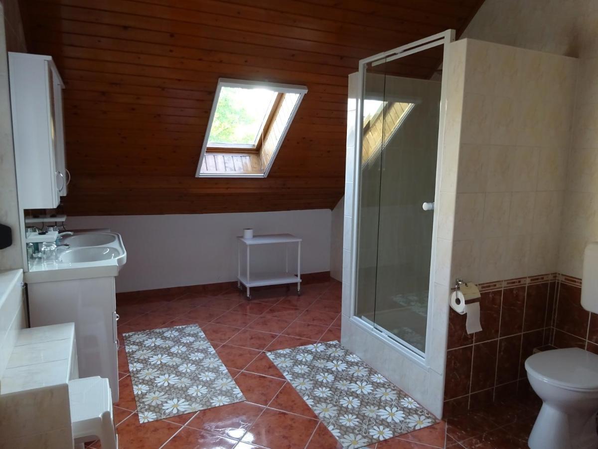 Ferienwohnung Era Apartman Harkan Exterior foto