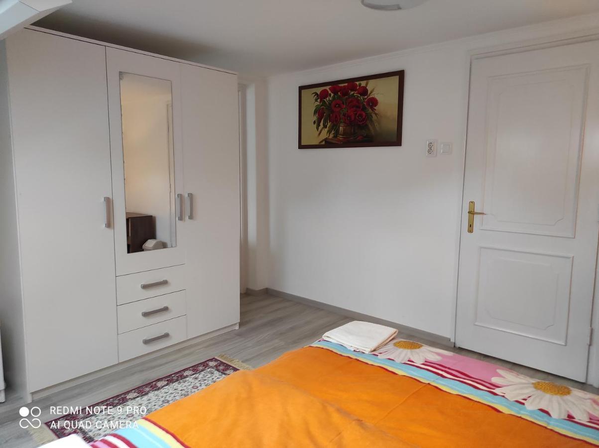 Ferienwohnung Era Apartman Harkan Exterior foto