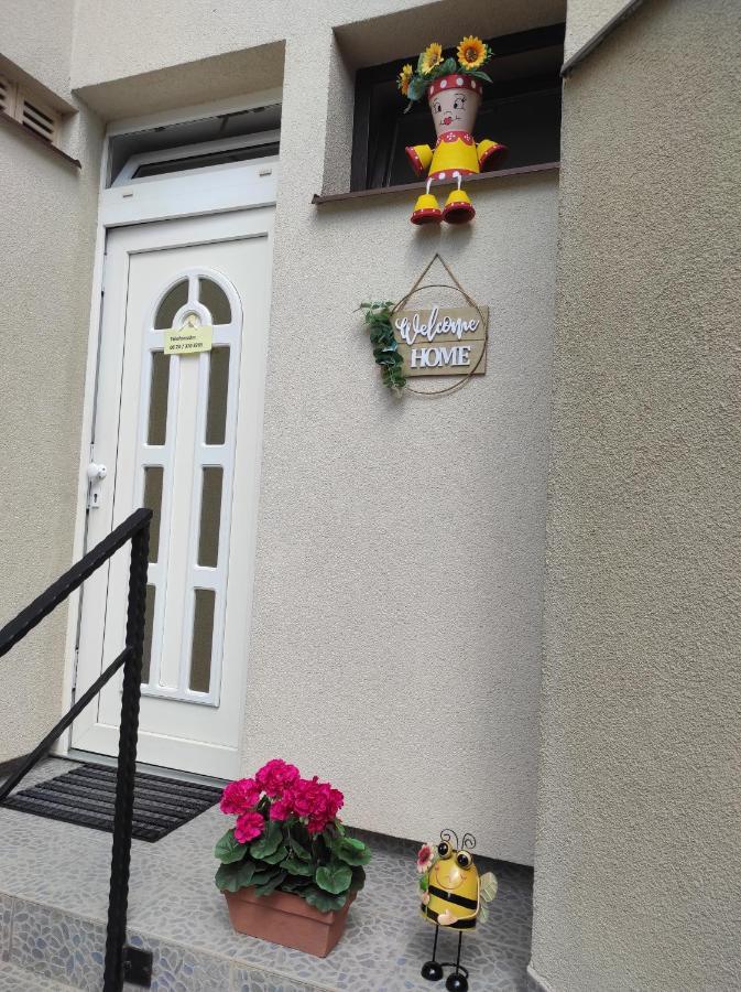 Ferienwohnung Era Apartman Harkan Exterior foto