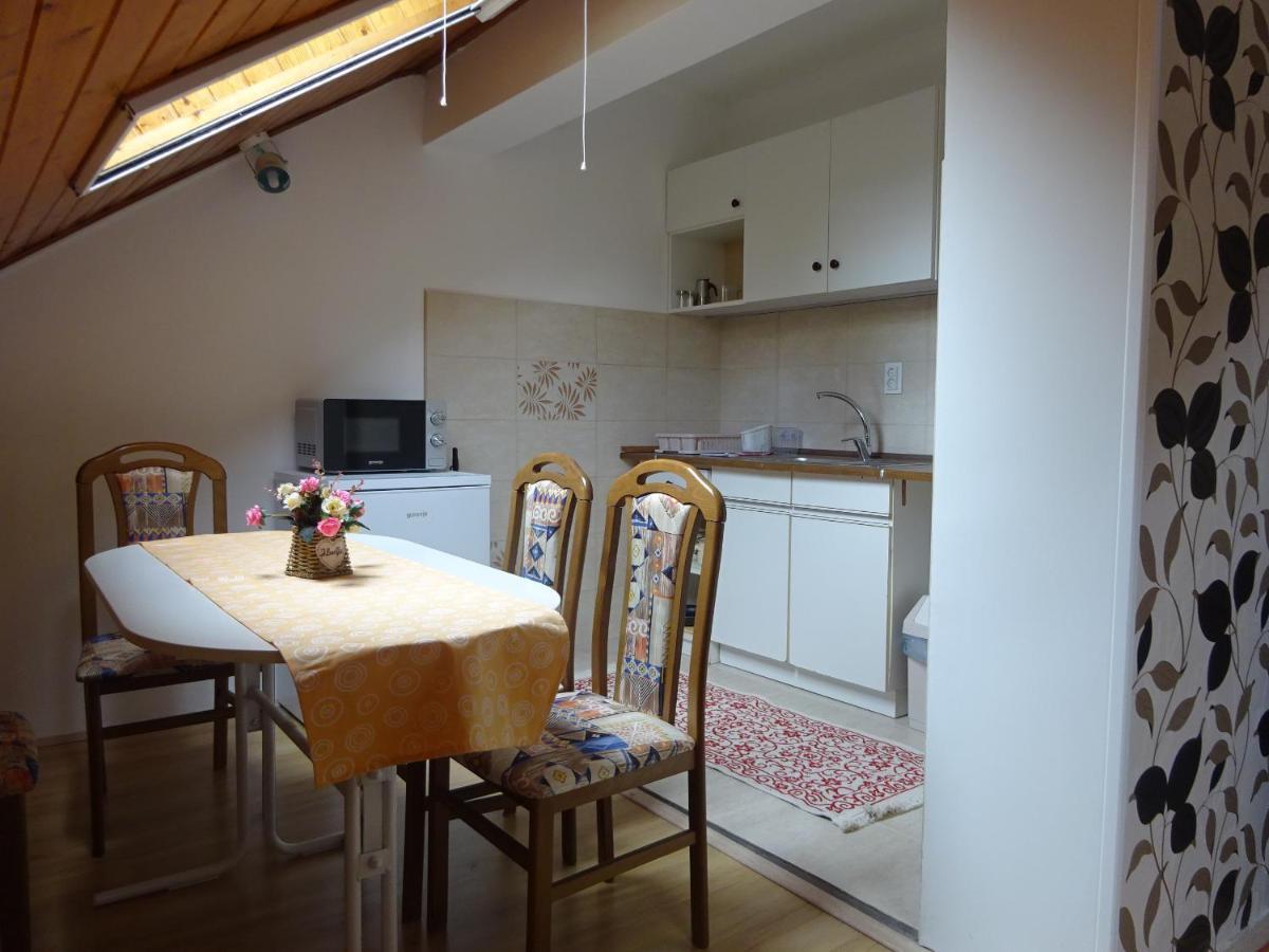 Ferienwohnung Era Apartman Harkan Exterior foto