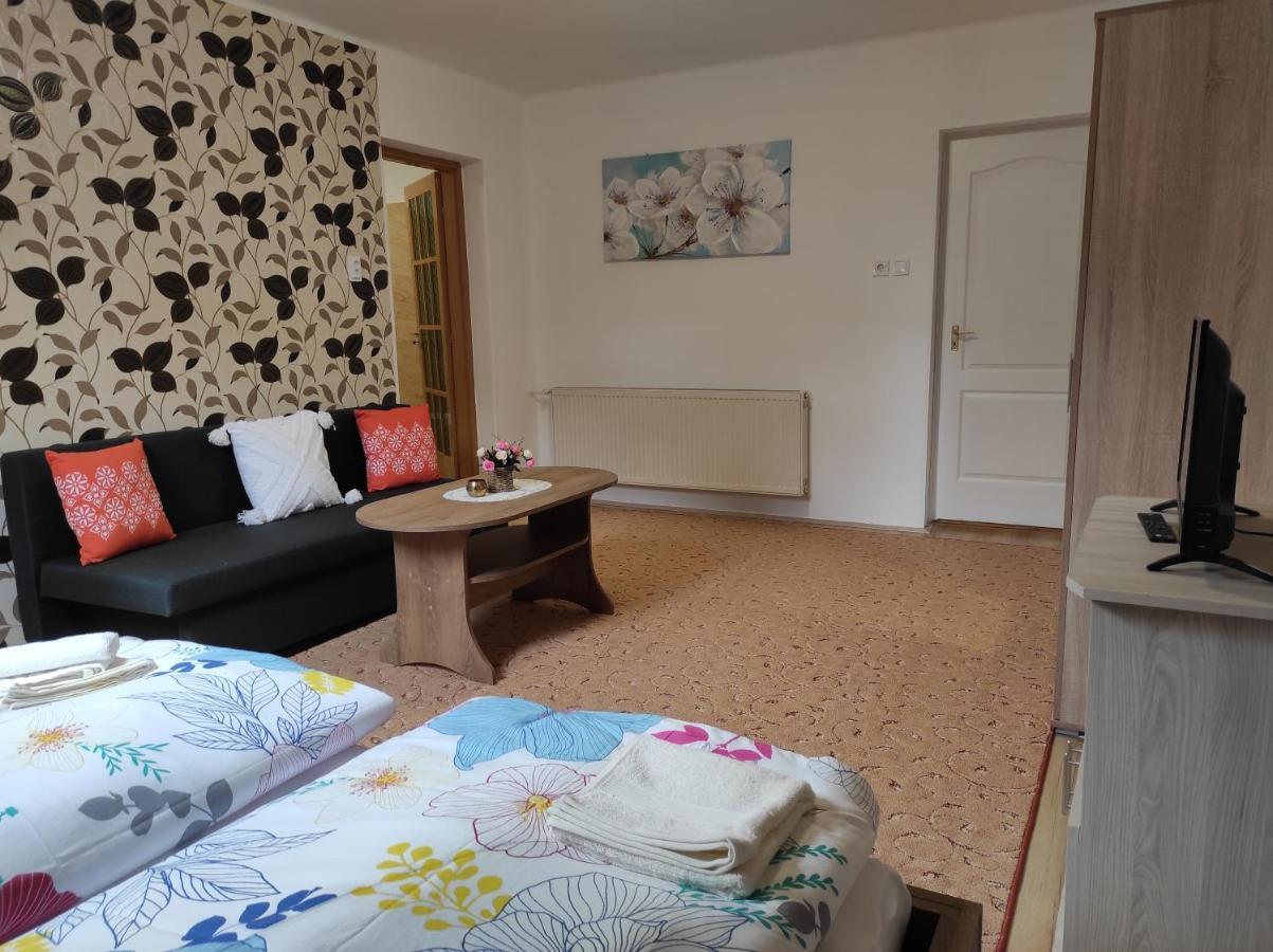 Ferienwohnung Era Apartman Harkan Exterior foto