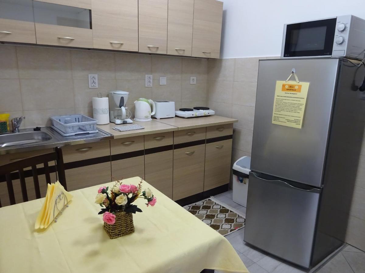 Ferienwohnung Era Apartman Harkan Exterior foto