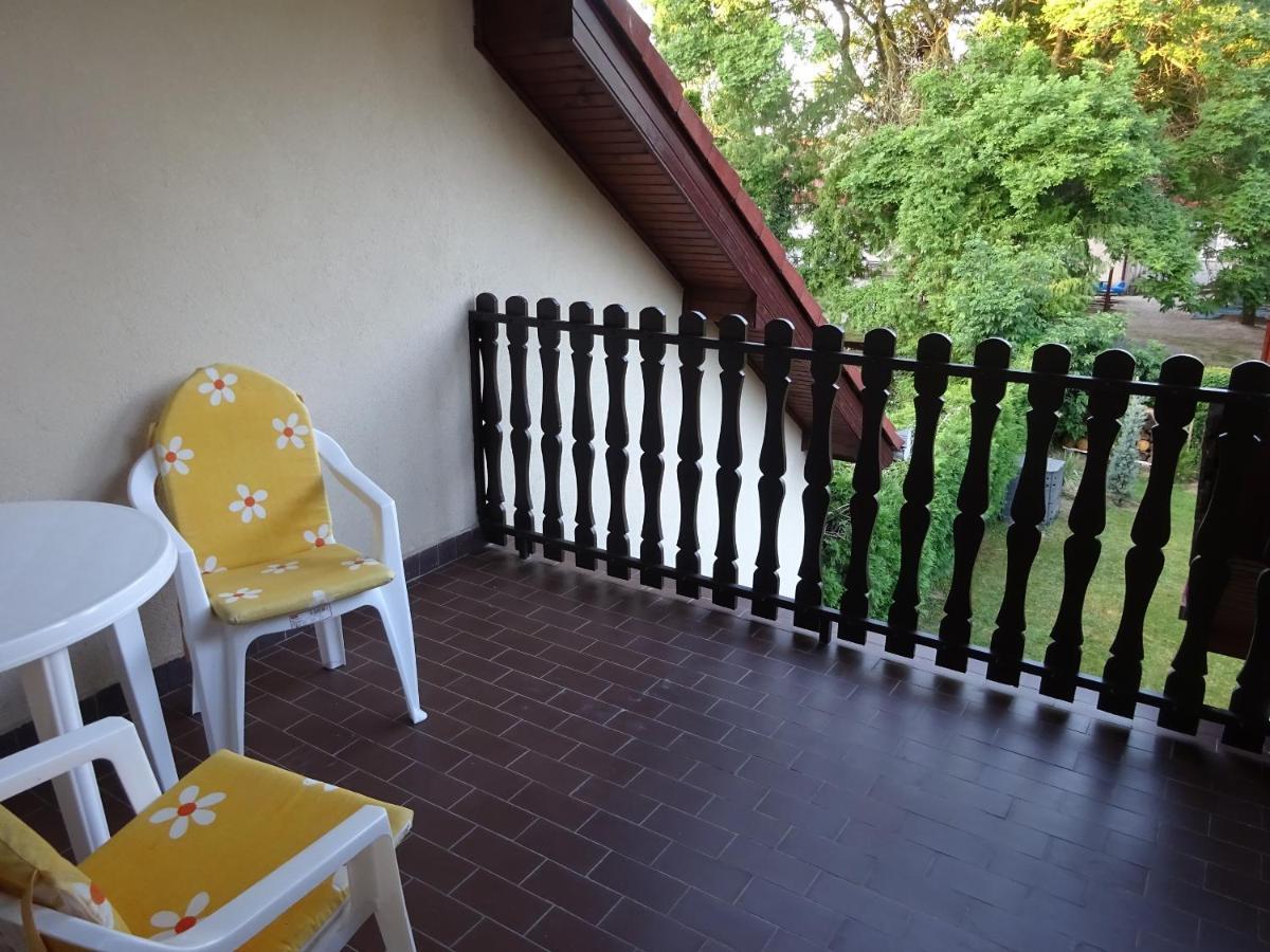 Ferienwohnung Era Apartman Harkan Exterior foto
