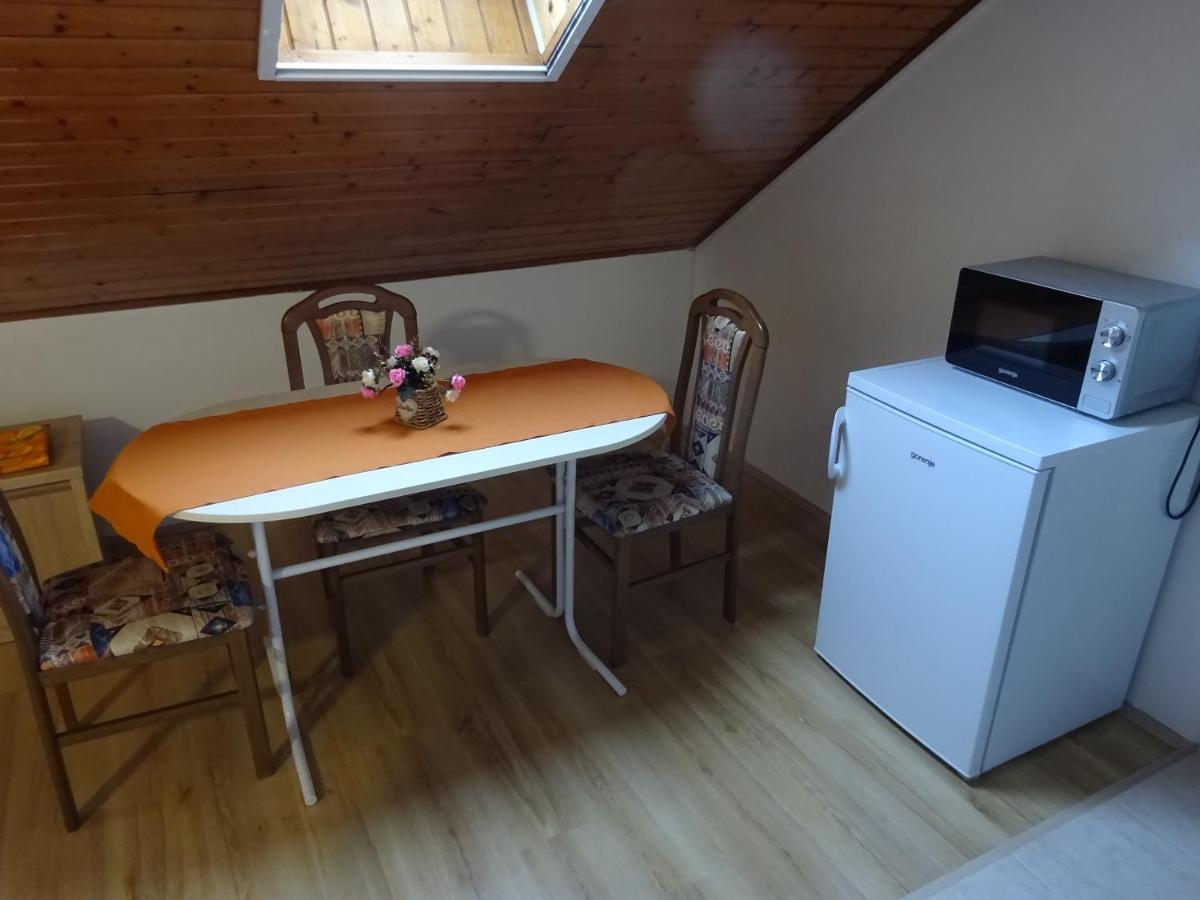 Ferienwohnung Era Apartman Harkan Exterior foto