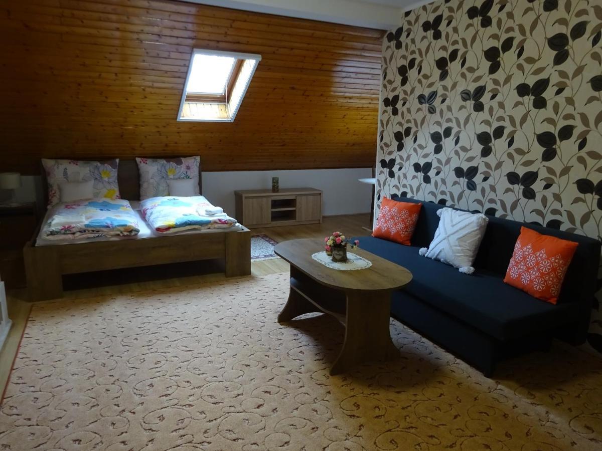 Ferienwohnung Era Apartman Harkan Exterior foto